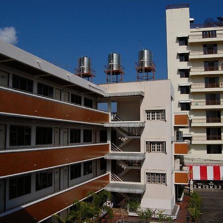 Veerachai Court Hostel Chiang Mai Luaran gambar