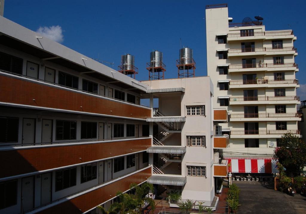 Veerachai Court Hostel Chiang Mai Luaran gambar